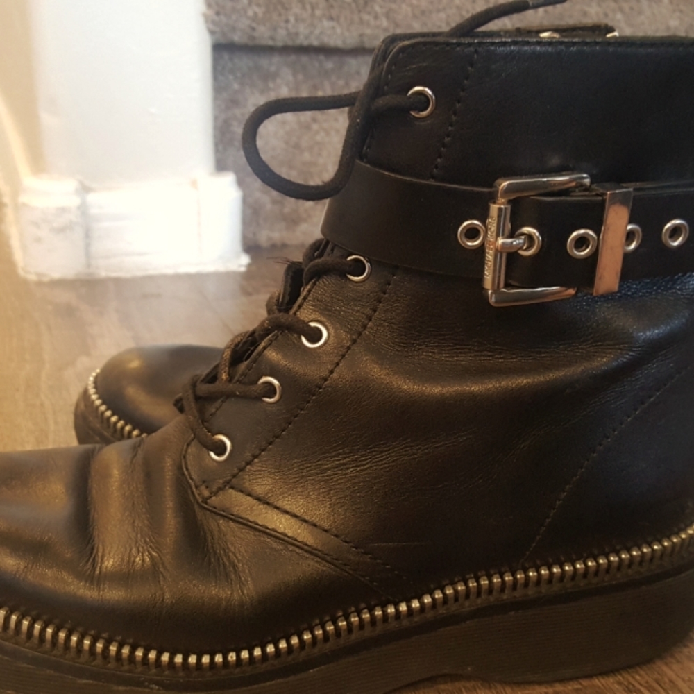 Micheal kors boots size 7